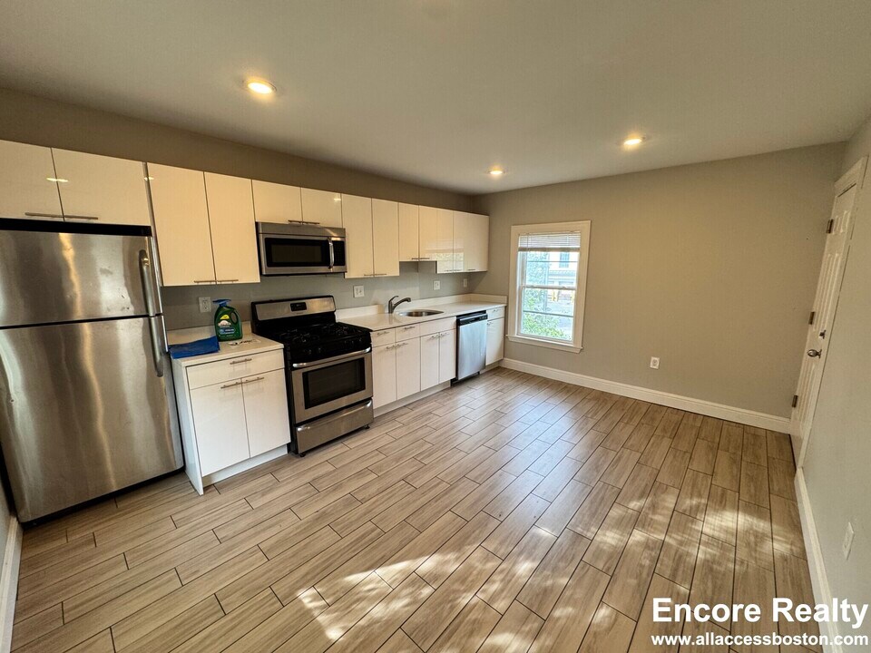 13 Pleasant St, Unit 13 Pleasant Street in Cambridge, MA - Foto de edificio