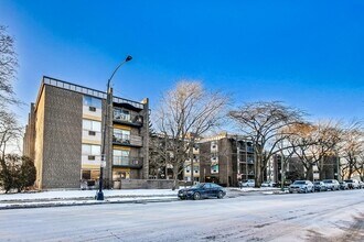 6800 N California Ave, Unit 2L in Chicago, IL - Building Photo - Building Photo