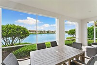 8058 Signature Club Cir in Naples, FL - Foto de edificio - Building Photo