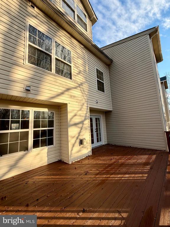 property at 540 Bridgeport Pl