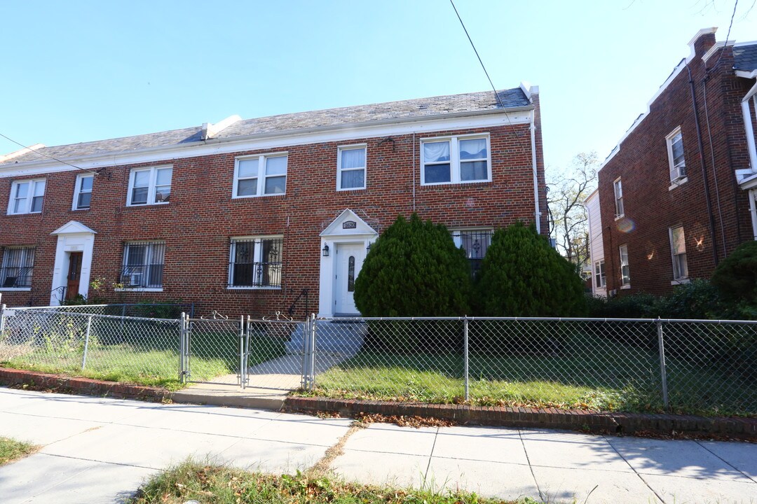 1620 21st Pl SE in Washington, DC - Foto de edificio
