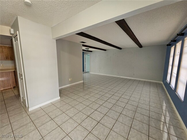 1202 Everest Pkwy in Cape Coral, FL - Building Photo - Building Photo