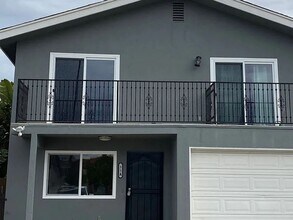 33 Madison Ave in Chula Vista, CA - Foto de edificio - Building Photo