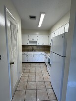 506 Quincy Ave, Unit D-4 in Fort Pierce, FL - Building Photo