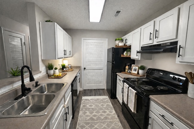 Meadow Oaks in Rainbow City, AL - Building Photo - Building Photo