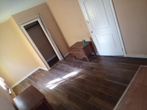 1818 Hays St in San Antonio, TX - Foto de edificio - Building Photo