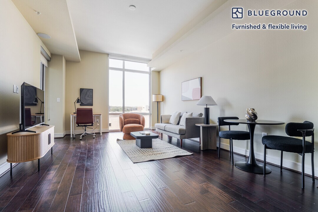 214 Barton Springs Rd in Austin, TX - Building Photo