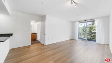 3740 Santa Rosalia Dr in Los Angeles, CA - Building Photo - Building Photo