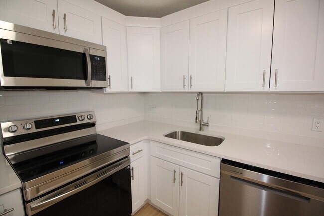 34 Hamilton Rd in Arlington, MA - Building Photo - Building Photo