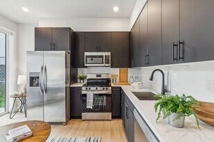 6910 Ridge Ave, Unit B in Philadelphia, PA - Building Photo