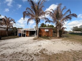 8086 Marx Dr in North Fort Myers, FL - Building Photo