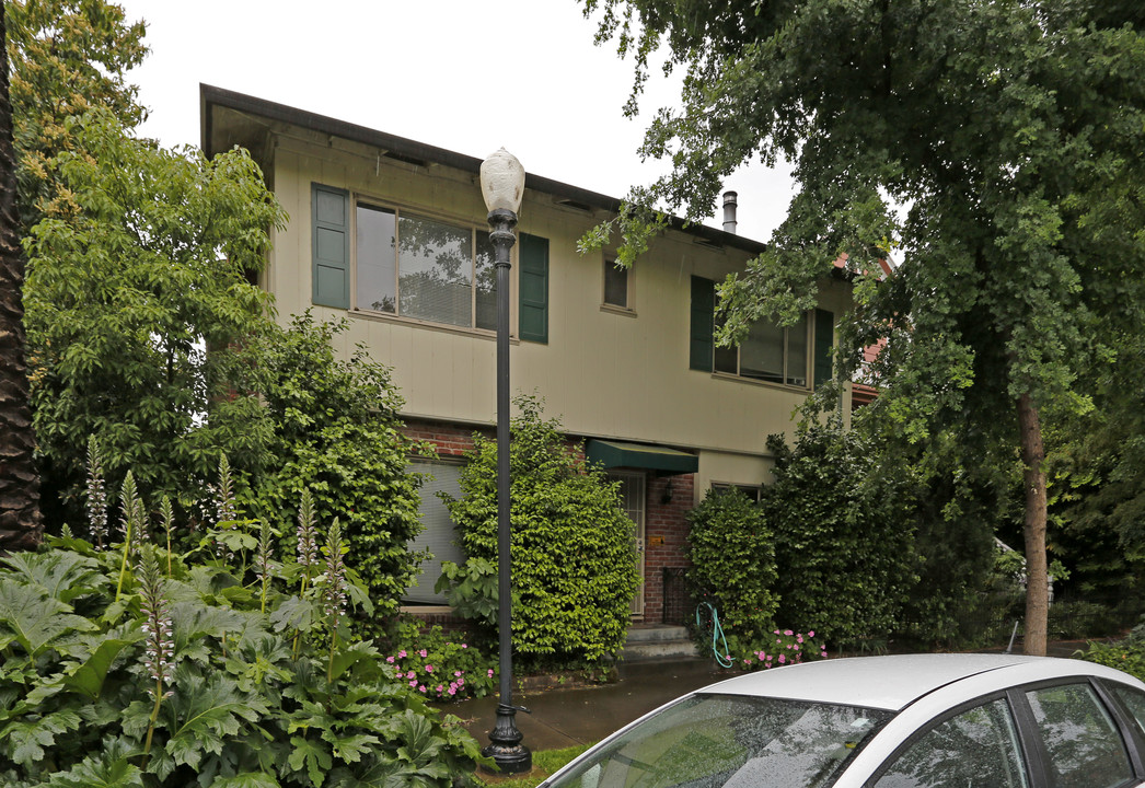 1708 N St in Sacramento, CA - Building Photo