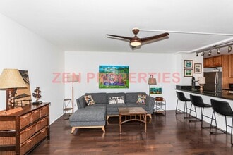 2600 Pualani Way in Honolulu, HI - Building Photo - Building Photo