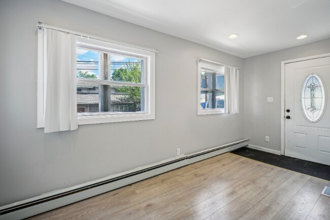 296 Dixon Ave in Paterson, NJ - Building Photo - Building Photo