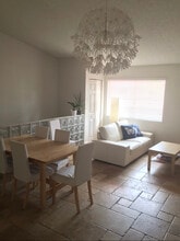 8035 Lake Dr in Doral, FL - Building Photo - Building Photo