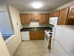 245 Main St, Unit 26 in Watertown, MA - Foto de edificio - Building Photo