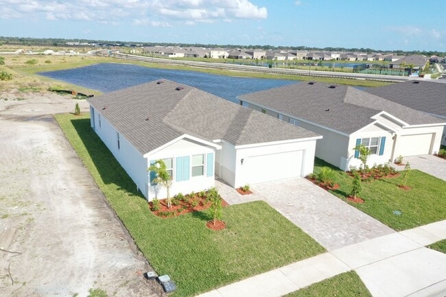 1315 Criswell Ln SE in Palm Bay, FL - Building Photo - Building Photo