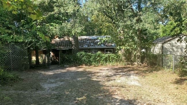 5934 Beech Dr in Montgomery, TX - Foto de edificio - Building Photo