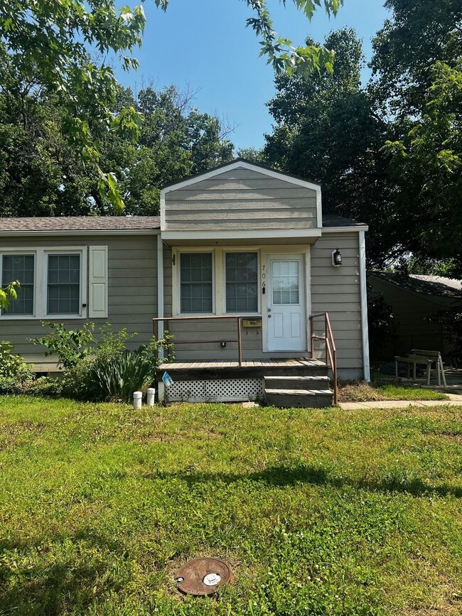 property at 706 W 1st St