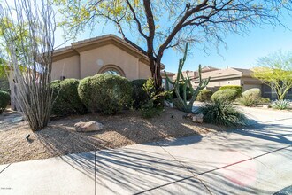 7711 E Overlook Dr in Scottsdale, AZ - Foto de edificio - Building Photo