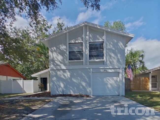 4715 Grove Point Dr in Tampa, FL - Building Photo - Building Photo