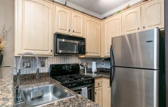 300 N El Molino Ave in Pasadena, CA - Building Photo - Building Photo