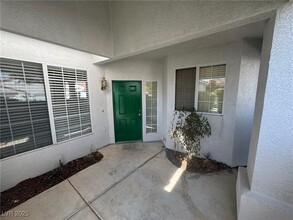 8772 Bridgeport Bay Ave in Las Vegas, NV - Building Photo - Building Photo