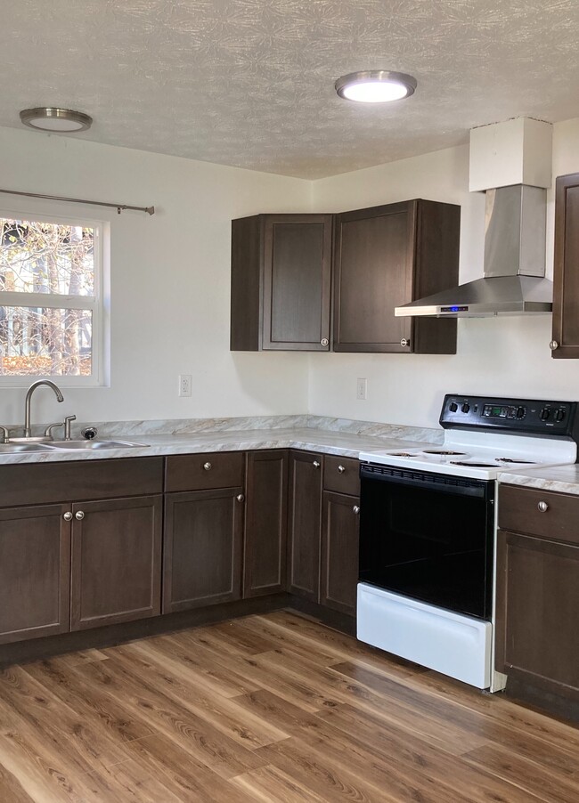 7531 Peck Ave in Anchorage, AK - Building Photo - Building Photo