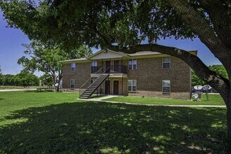 200 Daniels Dr in Kerens, TX - Building Photo - Building Photo