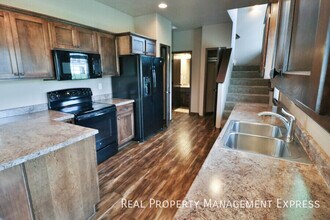 Beautiful 2 Story Townhome with Loads of A in Sioux Falls, SD - Building Photo - Building Photo
