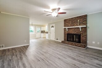 310 Victoria Dr in Ellenwood, GA - Building Photo - Building Photo