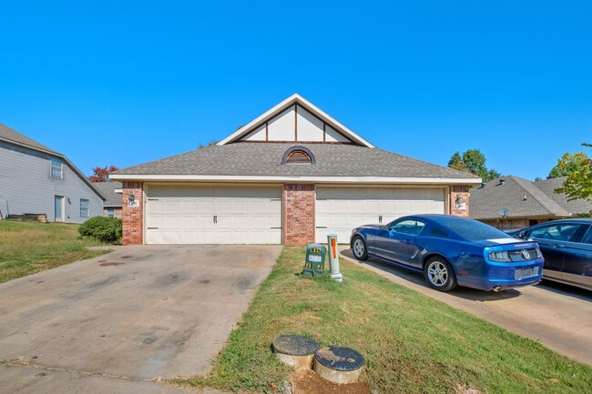 property at 207 S Woodsprings Dr