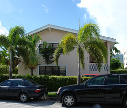 220 Madeira Ave in Coral Gables, FL - Building Photo - Building Photo