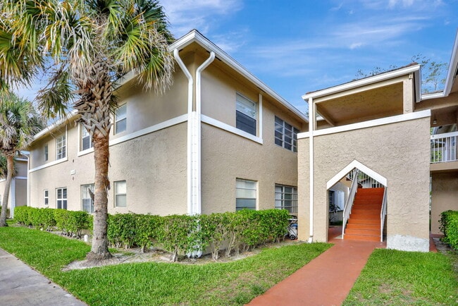 property at 832 Twin Lakes Dr