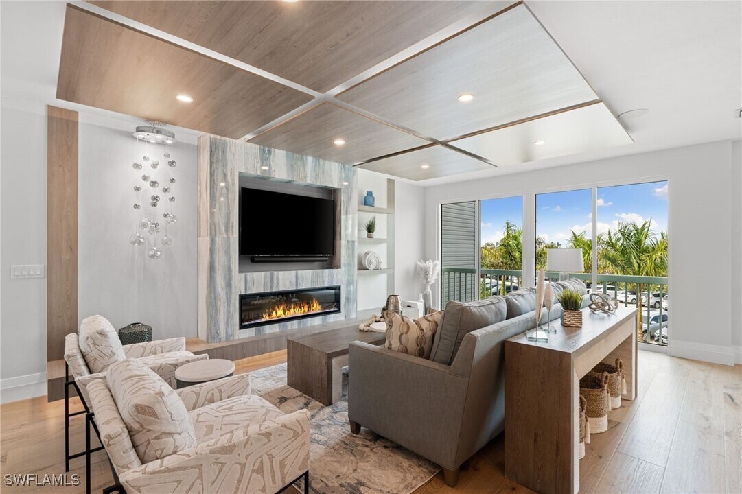 121 Barefoot Cir in Bonita Springs, FL - Building Photo