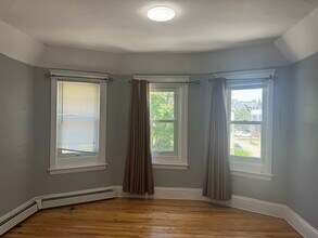 17 Hampden St, Unit 2 in Worcester, MA - Building Photo - Building Photo