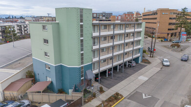 Sunset House Apartments in Seattle, WA - Building Photo - Building Photo