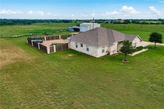 12242 Ballerstedt Rd in Elgin, TX - Building Photo - Building Photo