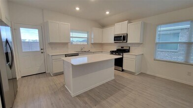 587 Avre Lp in Kyle, TX - Building Photo - Building Photo
