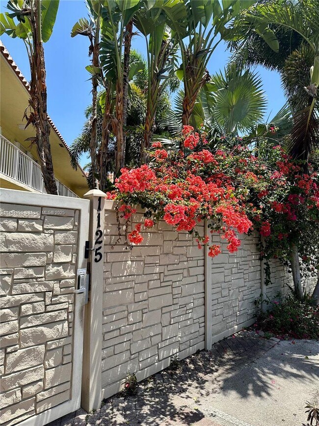 1125 NE 16th Pl in Fort Lauderdale, FL - Foto de edificio - Building Photo