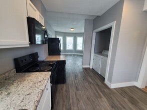 201 16th Ave in Moline, IL - Building Photo - Building Photo