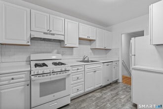 27 Hamilton Ct in Stamford, CT - Building Photo - Building Photo