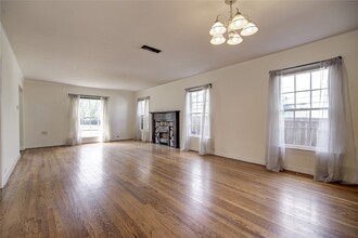 5419 Longview St in Dallas, TX - Foto de edificio - Building Photo