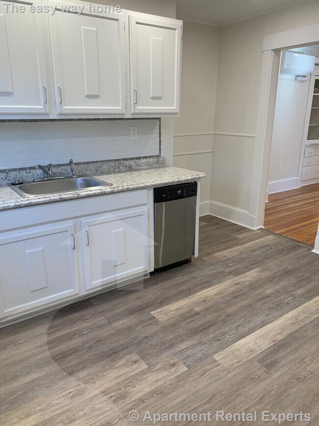 25 Laurel St, Unit 1A in Arlington, MA - Foto de edificio - Building Photo