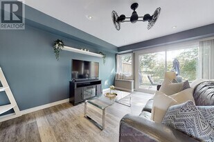 195 Milestone Crescent in Aurora, ON - Building Photo