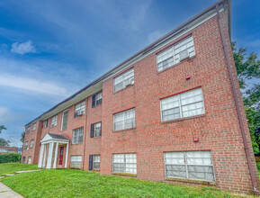 Groveland House Apartments in Baltimore, MD - Foto de edificio - Building Photo