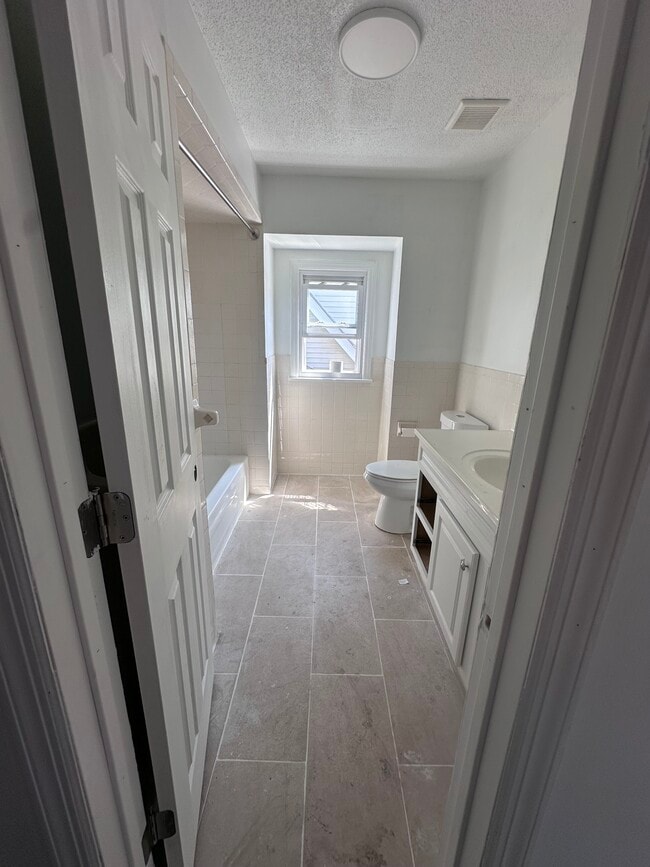 91 Cambridge Ave, Unit Garfield in Garfield, NJ - Building Photo - Building Photo