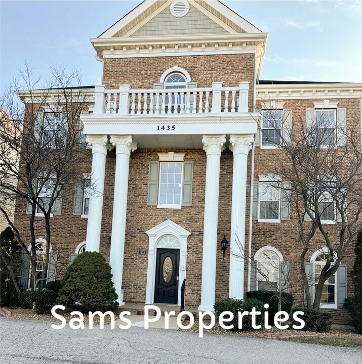 1435 Heritage Landing in St. Charles, MO - Building Photo
