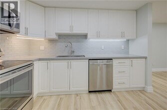 565 Greenfield Ave in Kitchener, ON - Building Photo - Building Photo