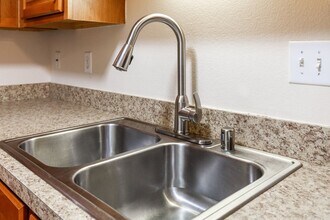 Clearwater Farm in Louisville, KY - Foto de edificio - Building Photo